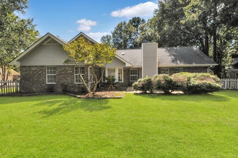 Richmond Hill House: 3 Oak Creek Court