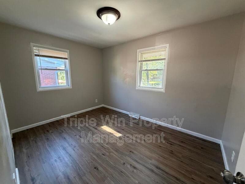 Saint Louis House: 1380 Cove Ln