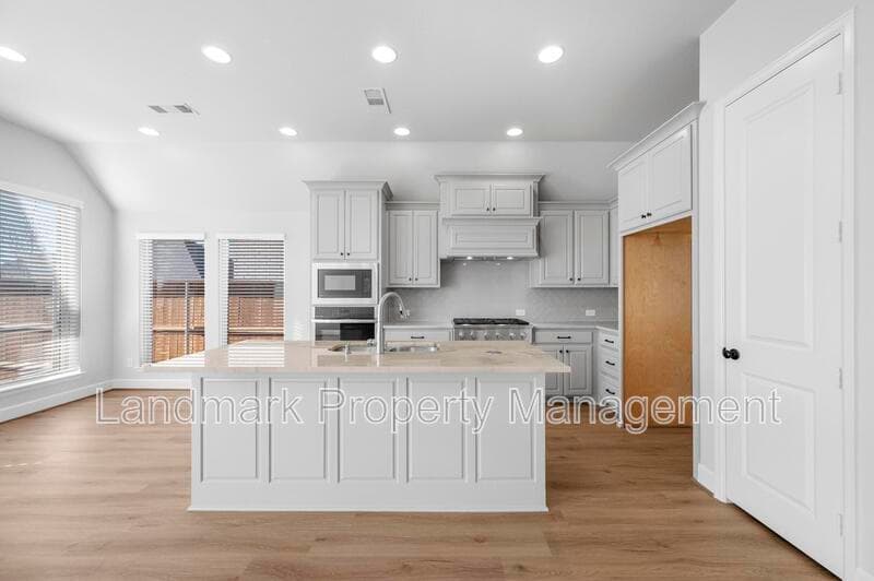 Mansfield House: 1822 Buckeye Lane
