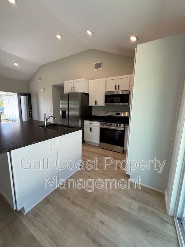 North Port House: 3294 West Price Blvd