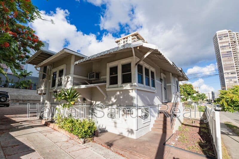 Honolulu House: 908 Kinau Street