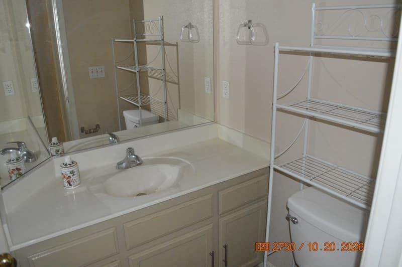 Turlock House: 625 Helen Drive