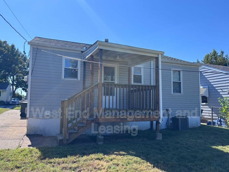Saint Louis House: 6411 Clifton Hills Dr