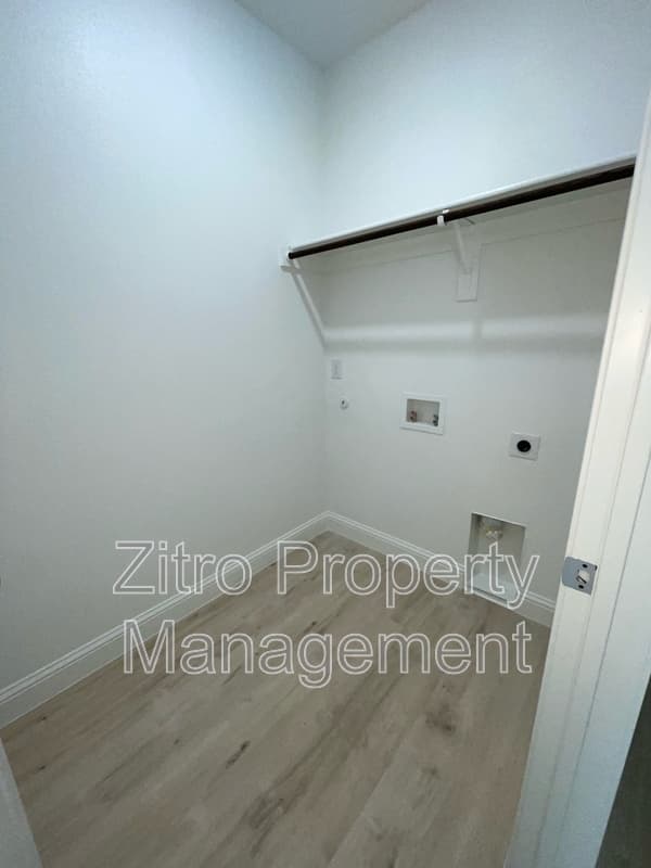 Fort Worth House: 4437 Wayside Ave