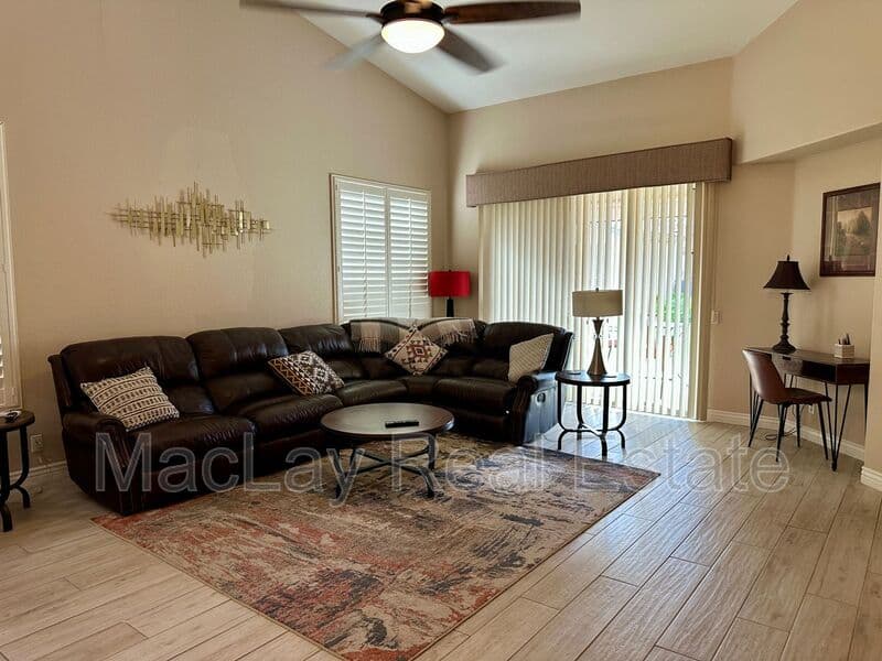 Sun Lakes House: 23724 S Pleasant Way
