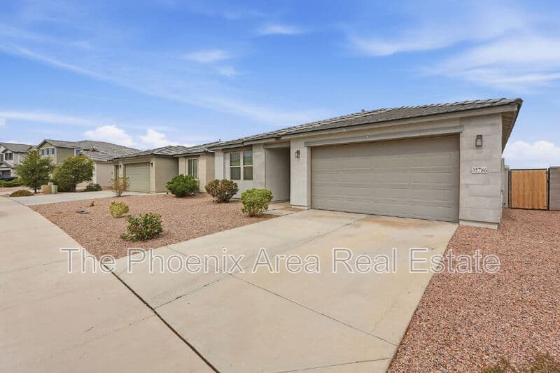 Maricopa House: 35786 W Santa Monica Ave