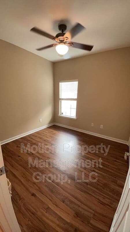 Kennesaw House: 1635 Donovans Rdg NW
