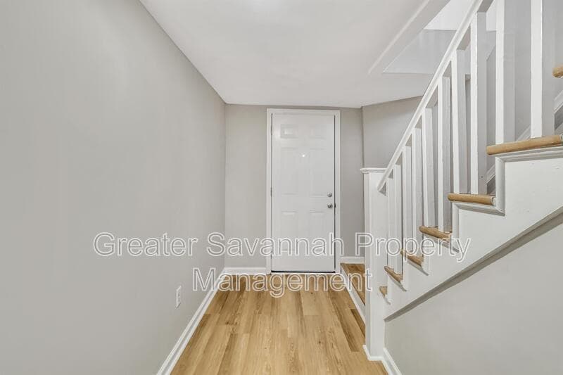 Savannah House: 916 East 35th Street