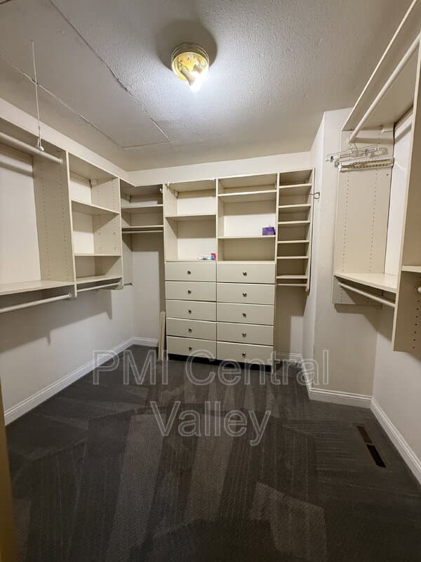 Modesto House: 1725 Edgebrook Drive