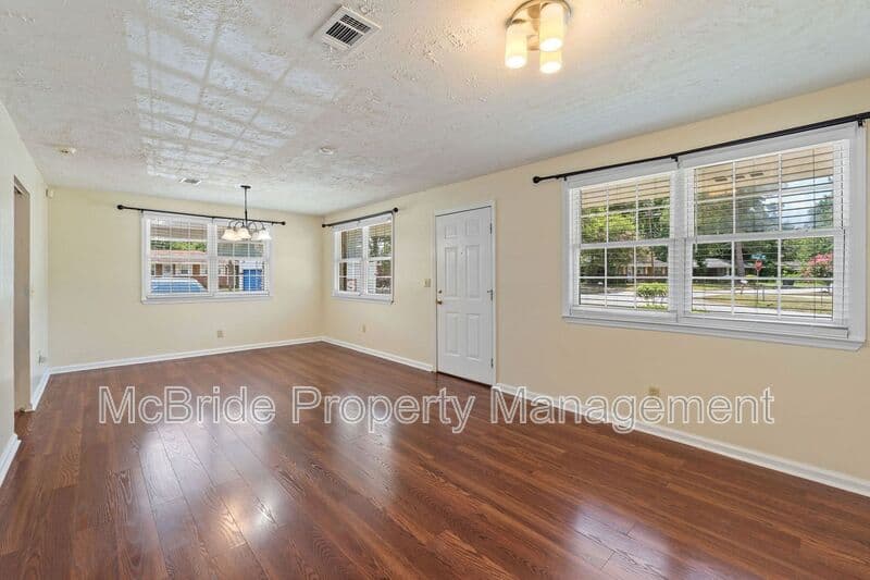 Augusta House: 1739 Cornell Drive