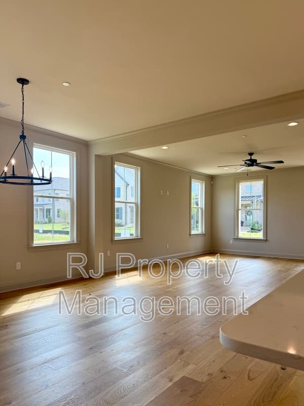 Collierville Townhome: 924 Aldwick Dr