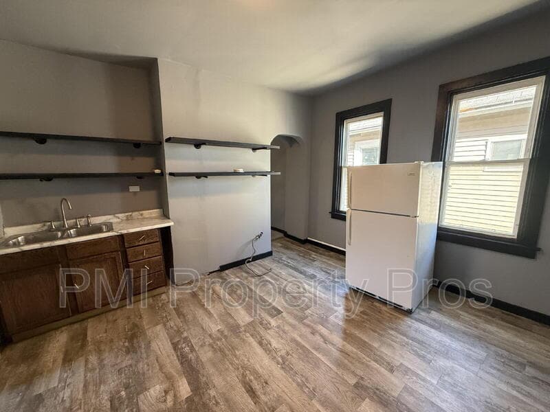 Milwaukee Condo: 3127 West Garfield Avenue