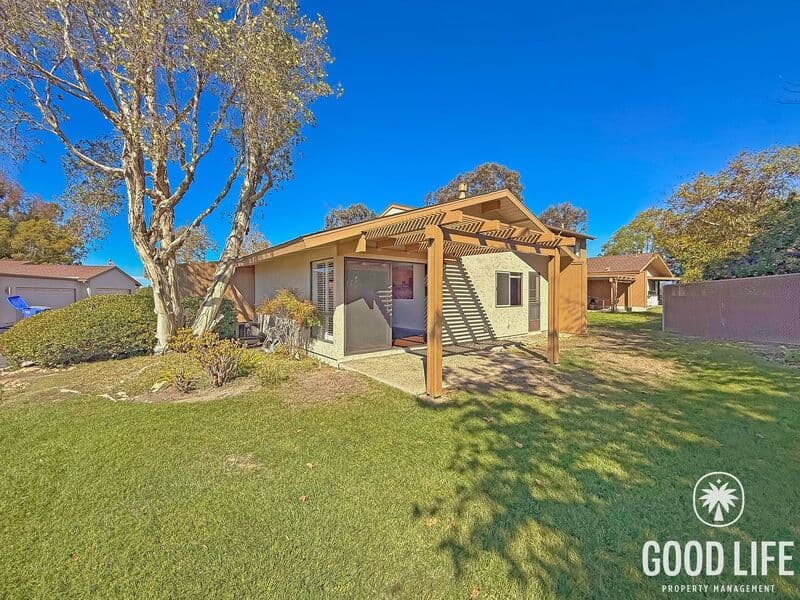 La Mesa House: 6050 Henderson Dr
