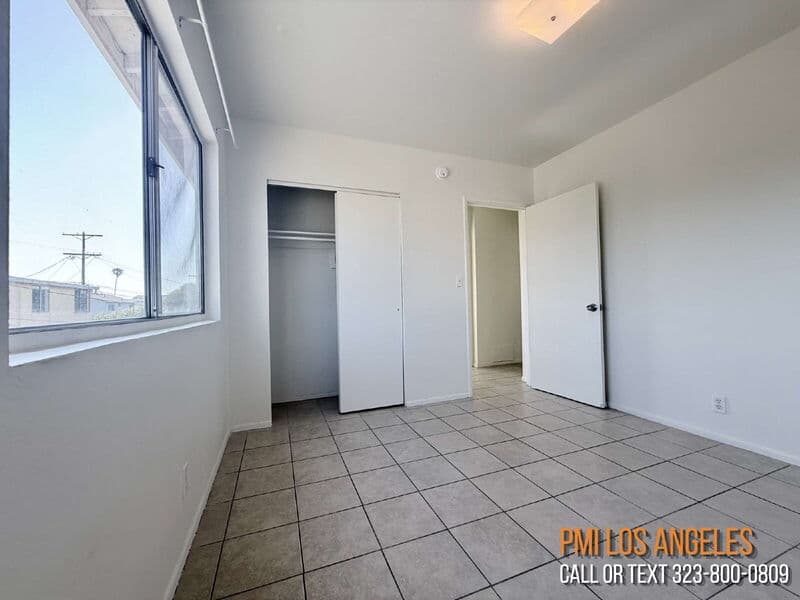 Los Angeles Condo: 943 West 68th Street