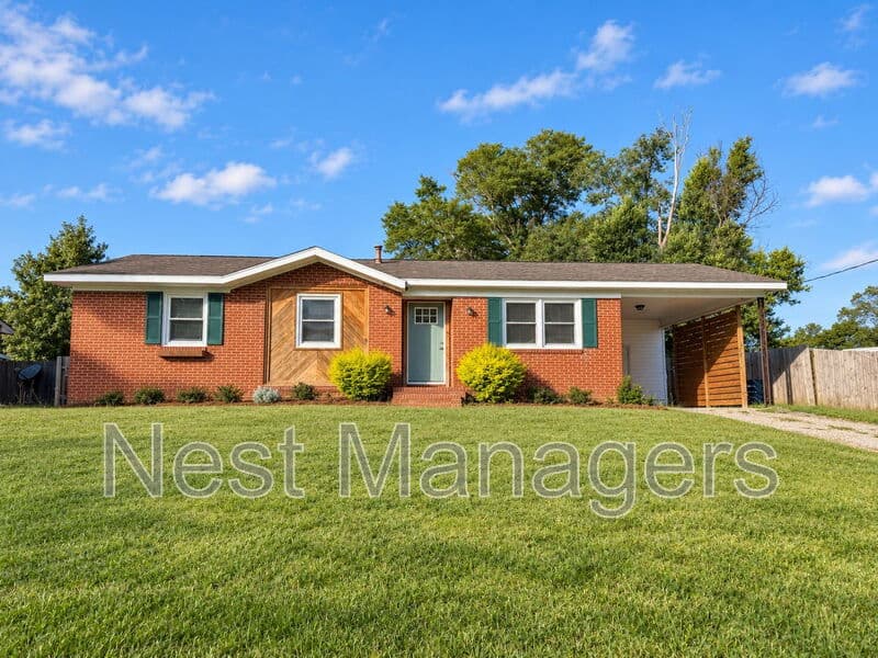 Fayetteville House: 5459 Plateau Road