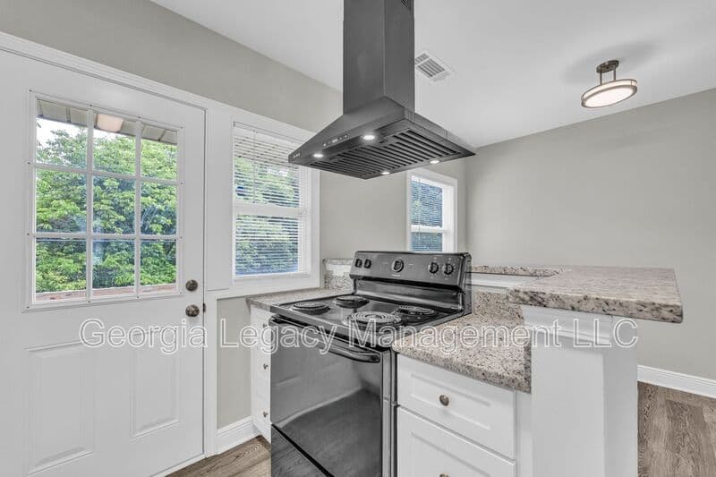 Toccoa House: 55 Andrews Court