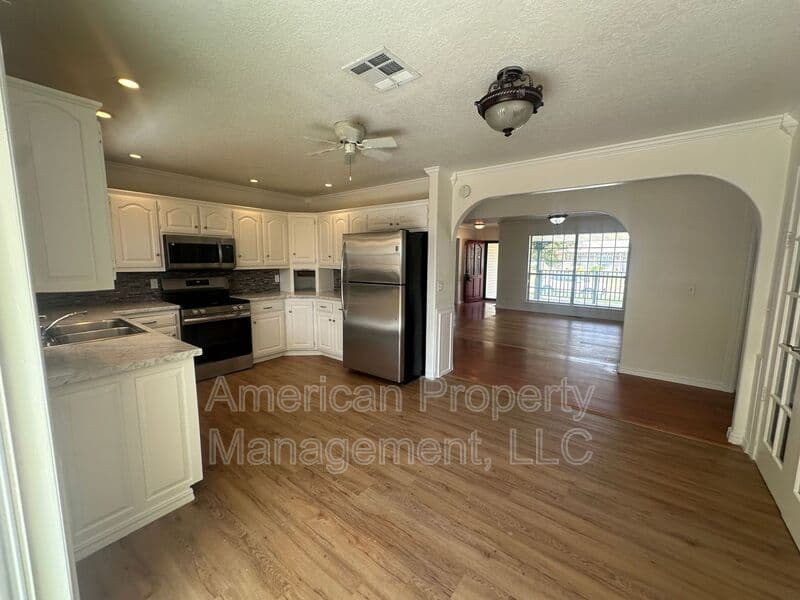 Broken Arrow House: 3812 S Dogwood Ave.