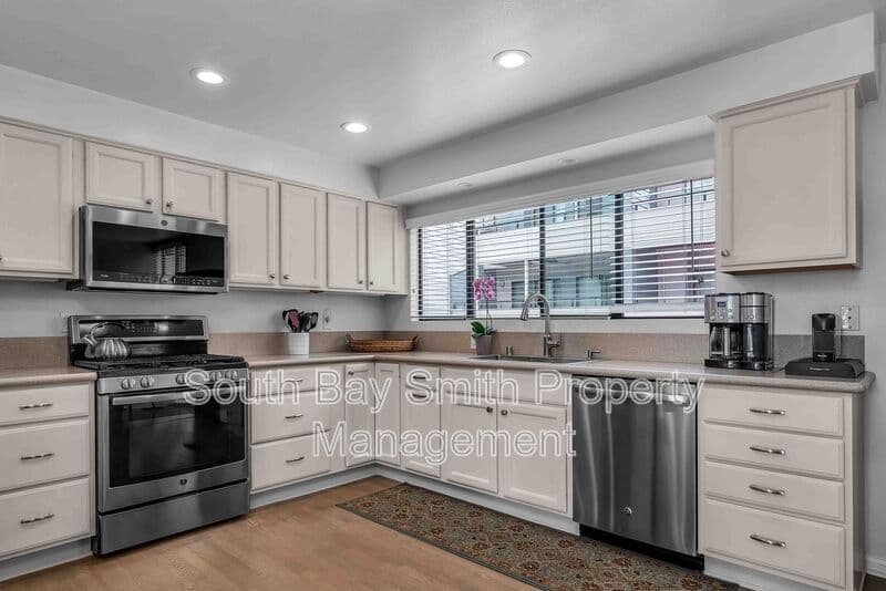 Redondo Beach Condo: 420 Palos Verdes Blvd