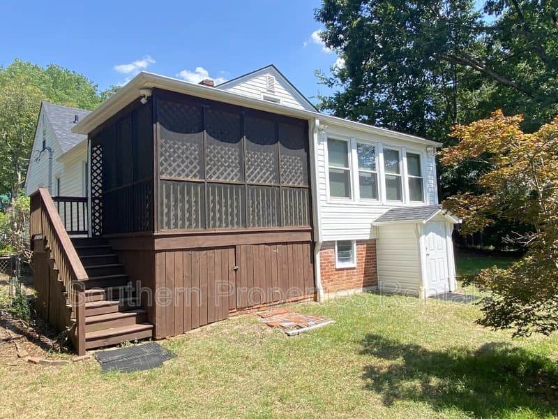 Fayetteville House: 807 Cape Fear Avenue