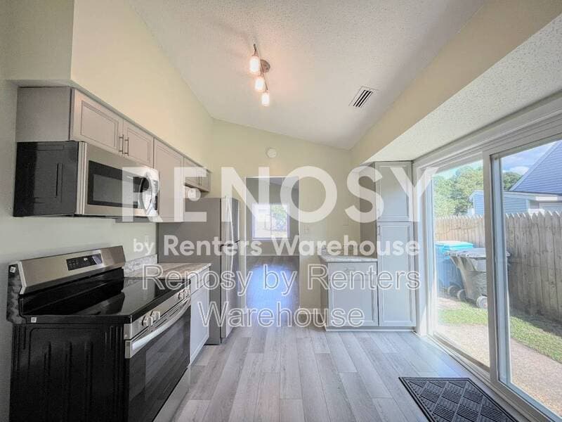 Virginia Beach House: 5705 Earnhardt Street