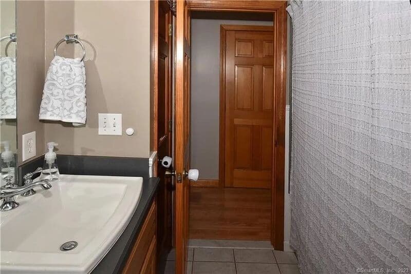 Enfield House: 281 Abbe Rd