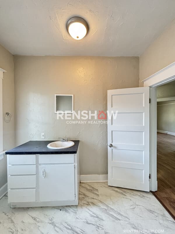 Memphis House: 1571 E Mclemore Ave