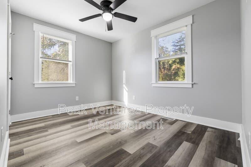 Spartanburg House: 840 S Liberty St