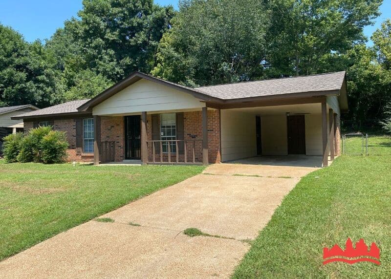 Horn Lake House: 5870 Jackson Dr