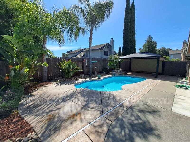 Vacaville House: 354 Bradley Dr.