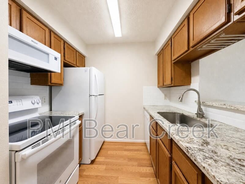 Houston Condo: 2120 El Paseo St