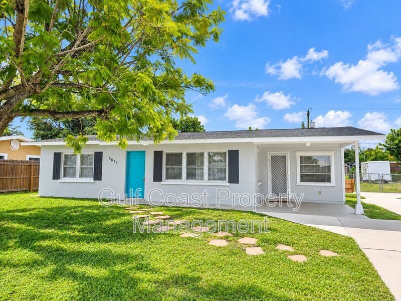 Bradenton House: 5811 18th Street West
