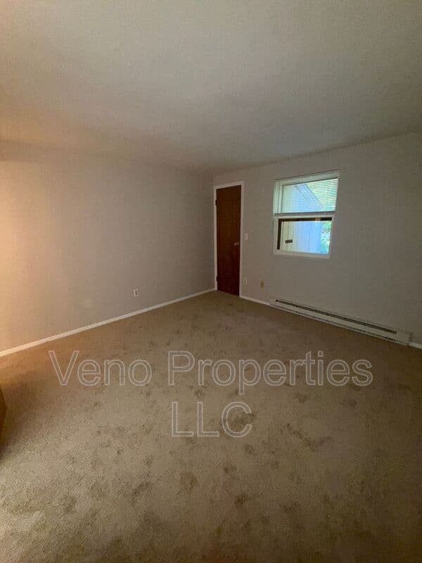 Ballston Spa House: 50 Wake Robin Road
