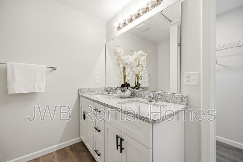 Jacksonville House: 9089 India Ave