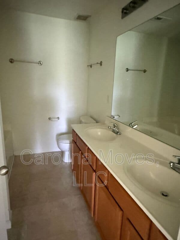 Greenville House: 7 Birchbriar Way