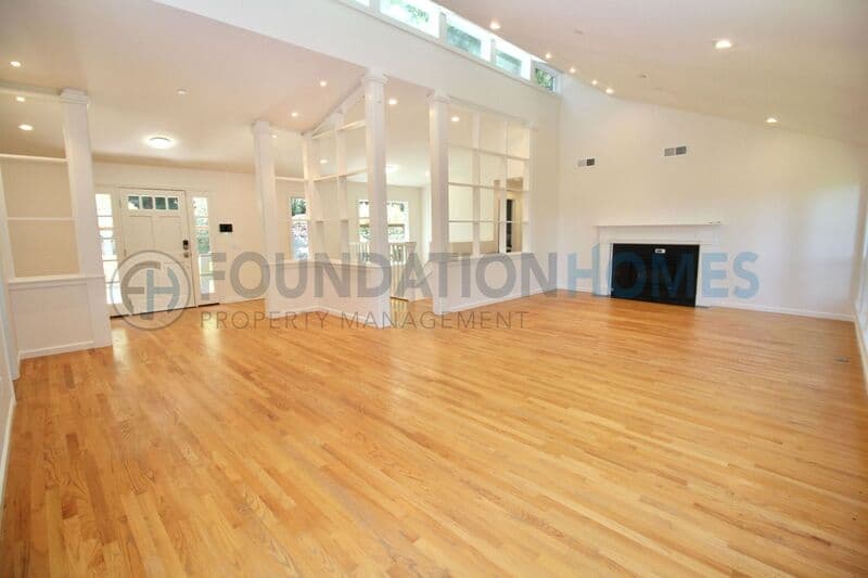 Kentfield House: 309 Crown Rd