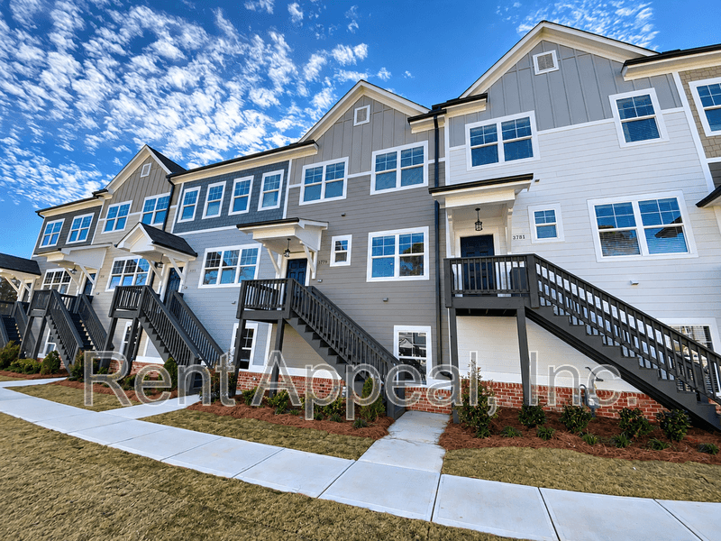 Doraville House: 3779 Oxford Circle
