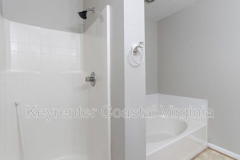 Suffolk House: 3503 Sedgefield St