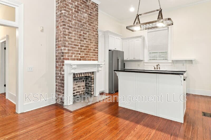 Savannah Condo: 216 West Park Avenue