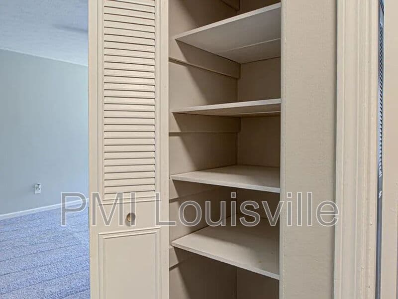 Louisville Condo: 1962 Goldsmith Ln