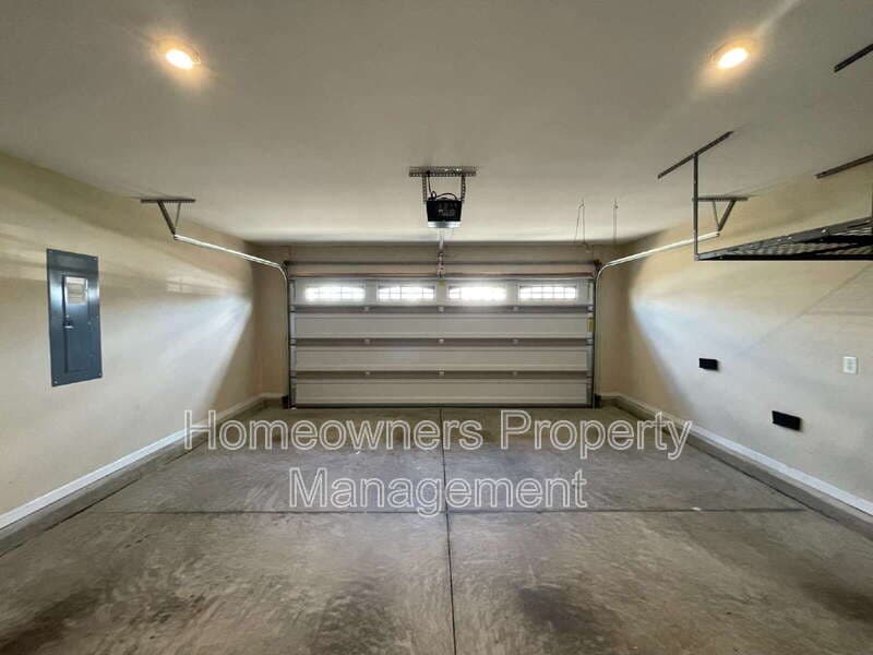Raeford House: 152 Ladden Ln