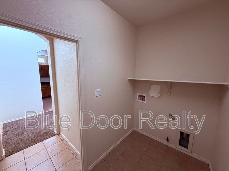 Rio Rancho House: 1379 Peppoli Loop