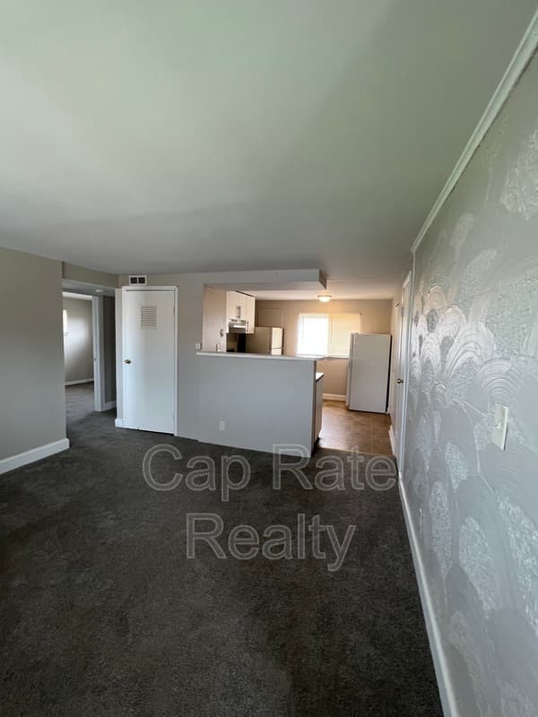Columbus House: 3632 Cushing Dr