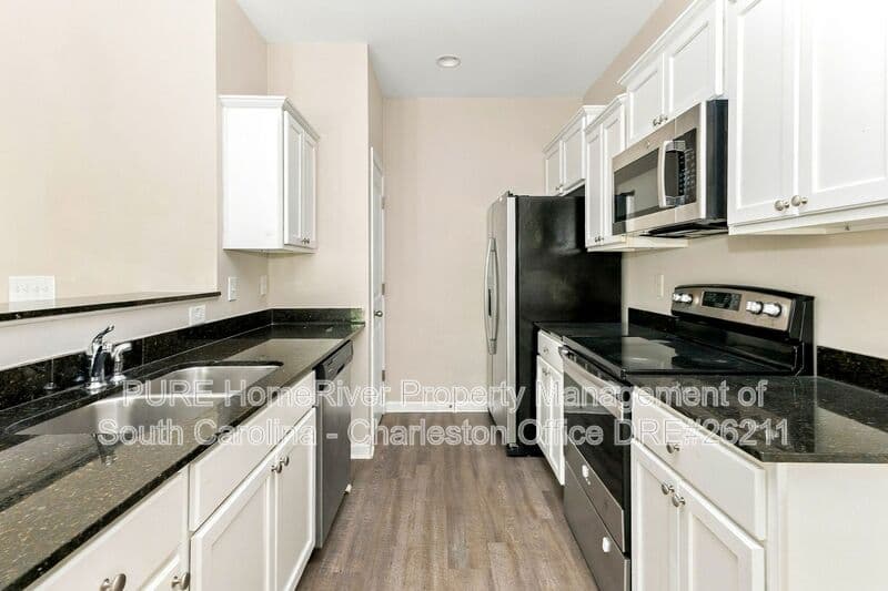 Goose Creek House: 160 Buchanan Cir