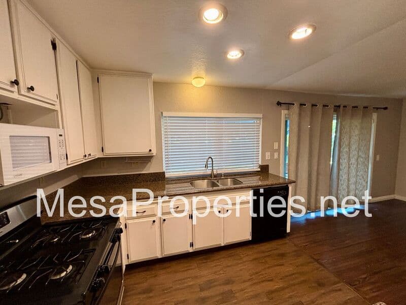 Upland House: 197 Spinnaker Way