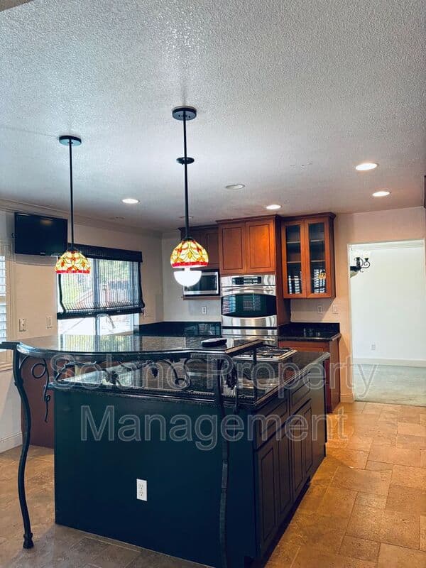 Fairfield House: 3168 Orchard View