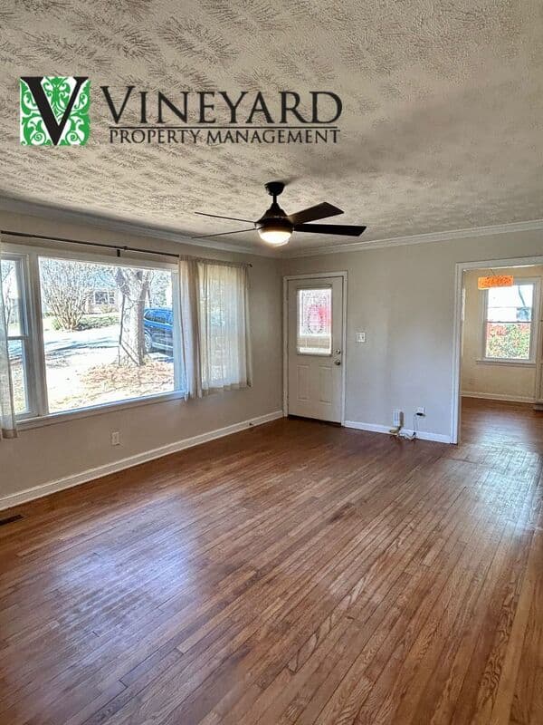 Smyrna House: 1995 Benson Ave SE