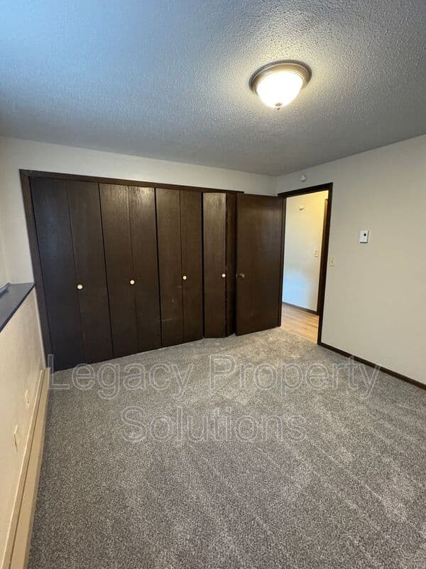 Underwood House: 206 1st St