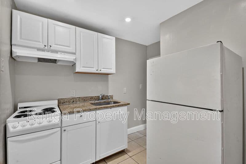 West Palm Beach Condo: 887 7th St