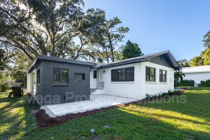 Tampa House: 307 Glen Burnie Avenue