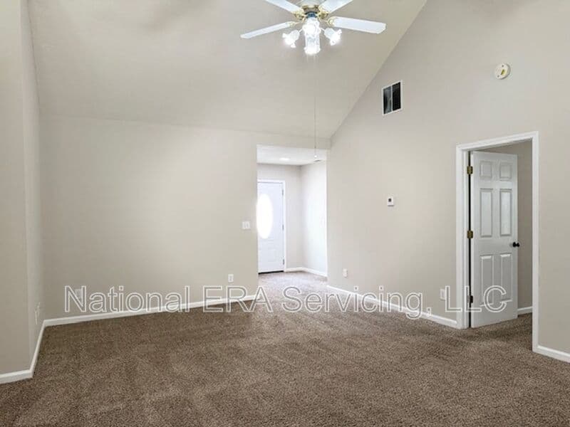Hampton House: 2034 Elm Grove Ln